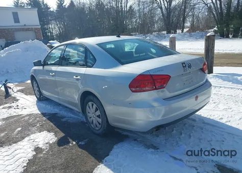 2013 Volkswagen Passat 2.5L S z USA, uszkodzony, nr VIN 1VWAP7A39DC028723
